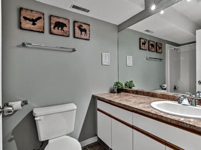 New! Cozy Rocky Mountain Chalet Managed By Little Sister Getaways キャンモア エクステリア 写真