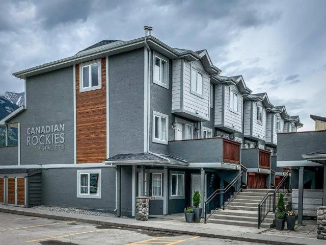 New! Cozy Rocky Mountain Chalet Managed By Little Sister Getaways キャンモア エクステリア 写真