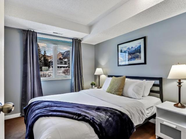 New! Cozy Rocky Mountain Chalet Managed By Little Sister Getaways キャンモア エクステリア 写真