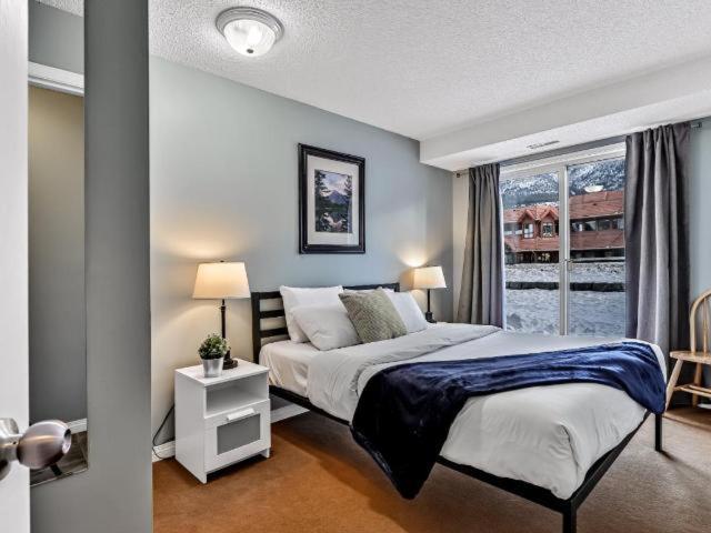 New! Cozy Rocky Mountain Chalet Managed By Little Sister Getaways キャンモア エクステリア 写真